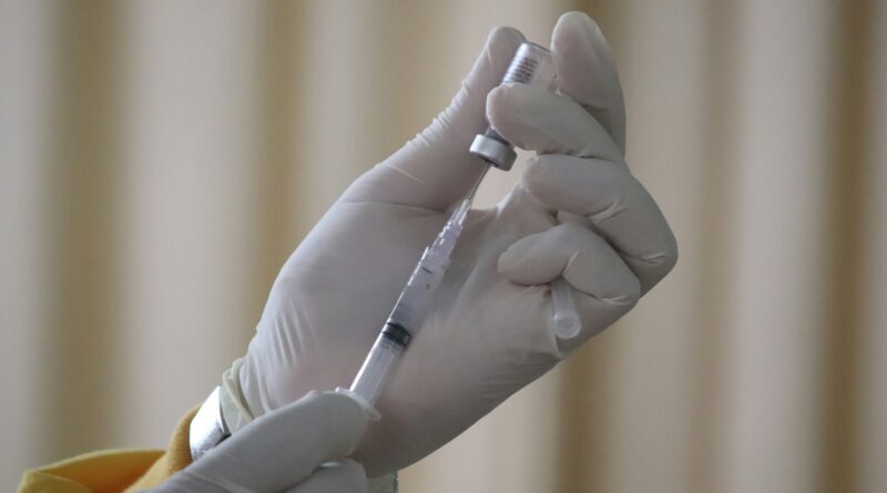 what is bcg vaccine showing a BCG vaccination being given into the left upper arm representing the BCG vaccine UK guide who gets it when it is given the scar and tuberculosis vaccination