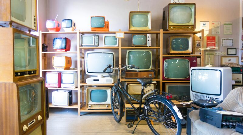 free tv licence showing an elderly person watching TV representing who qualifies for a free TV licence concessions over 75 Pension Credit blind discount care home ARC licence and how to apply in 2026