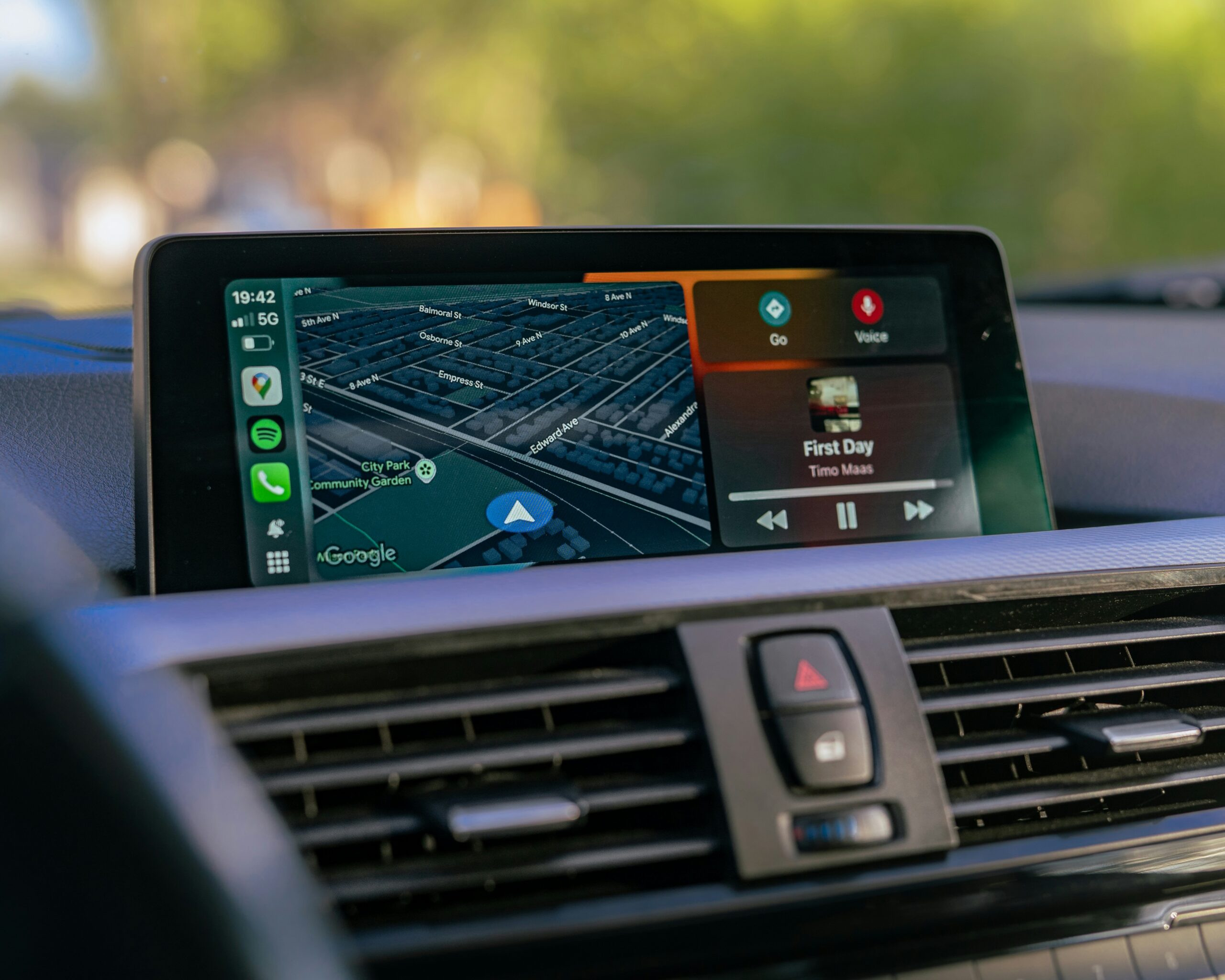 Android Auto vs Apple CarPlay 2026: Which Is Better for UK Drivers?
