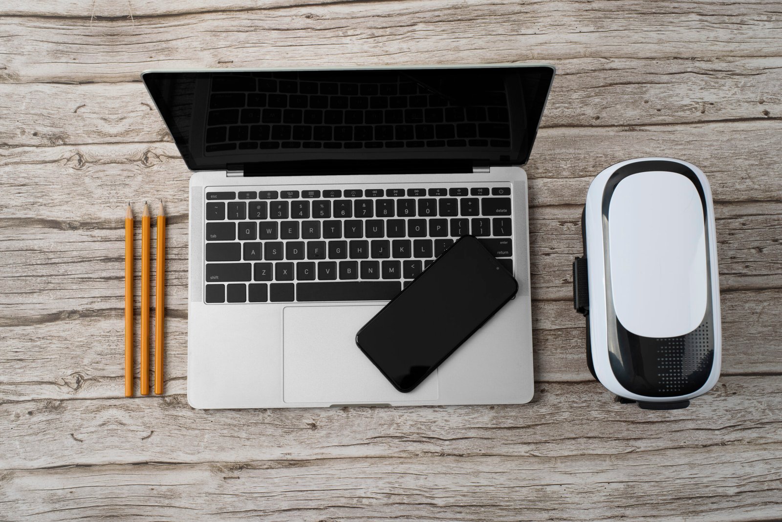 Best MacBook Accessories UK 2026: Keyboards, Chargers, Hubs, Mouse, and Must-Have Upgrades