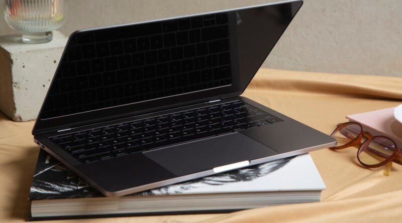 best laptops with 16GB RAM UK showing a MacBook Air and Windows laptop side by side representing best 16gb ram laptops UK 2026 i5 i7 comparison and 32gb upgrade guide